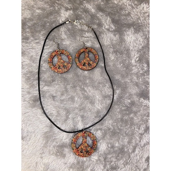 Be On Trend With This Boho Style Necklace And Earrings Peace Sign Made Of Wood - Picture 3 of 6